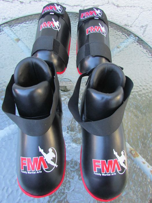 Екипировка за карате - кик бокс FMA