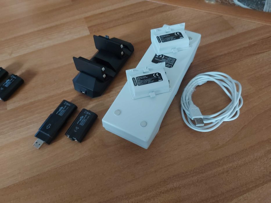 Stand de incarcare Xbox one LED NOU + 2 baterii reincarcabile