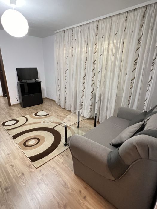 Închiriez Apartament