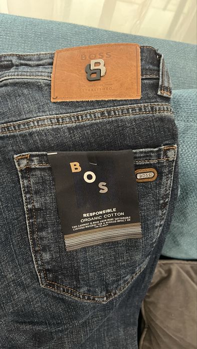 Нов модел дънки Hugo Boss.Налична пълна серия от 31ви до 38ми размер