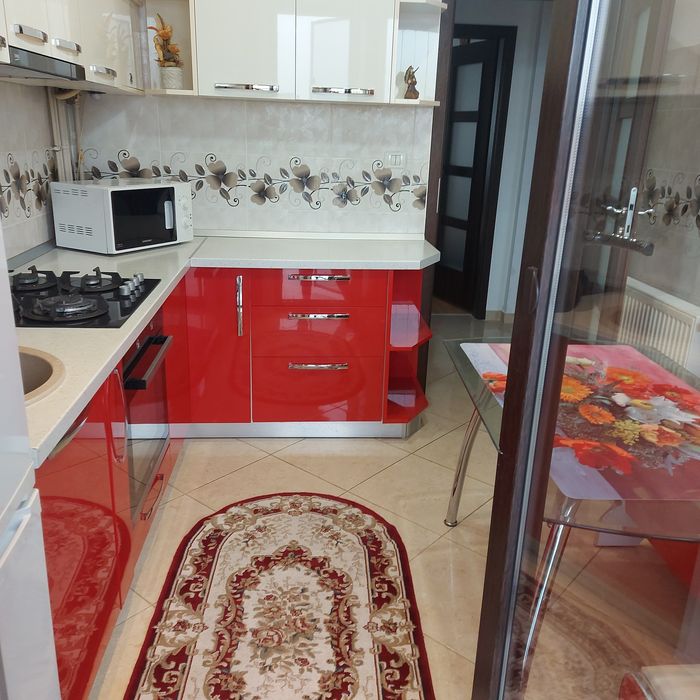 Apartament cu 3 camere decomandat de inchiriat
