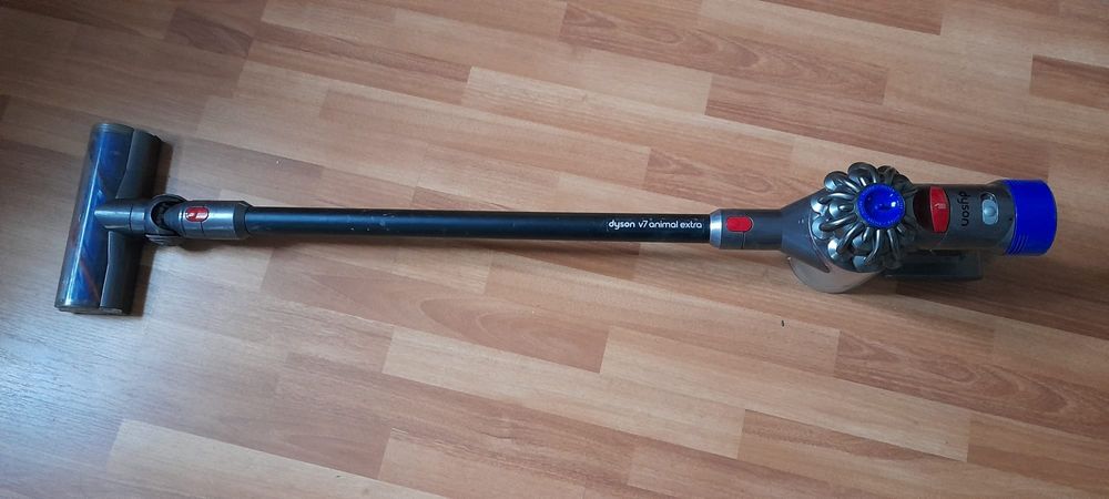 Aspirator vertical Dyson V7