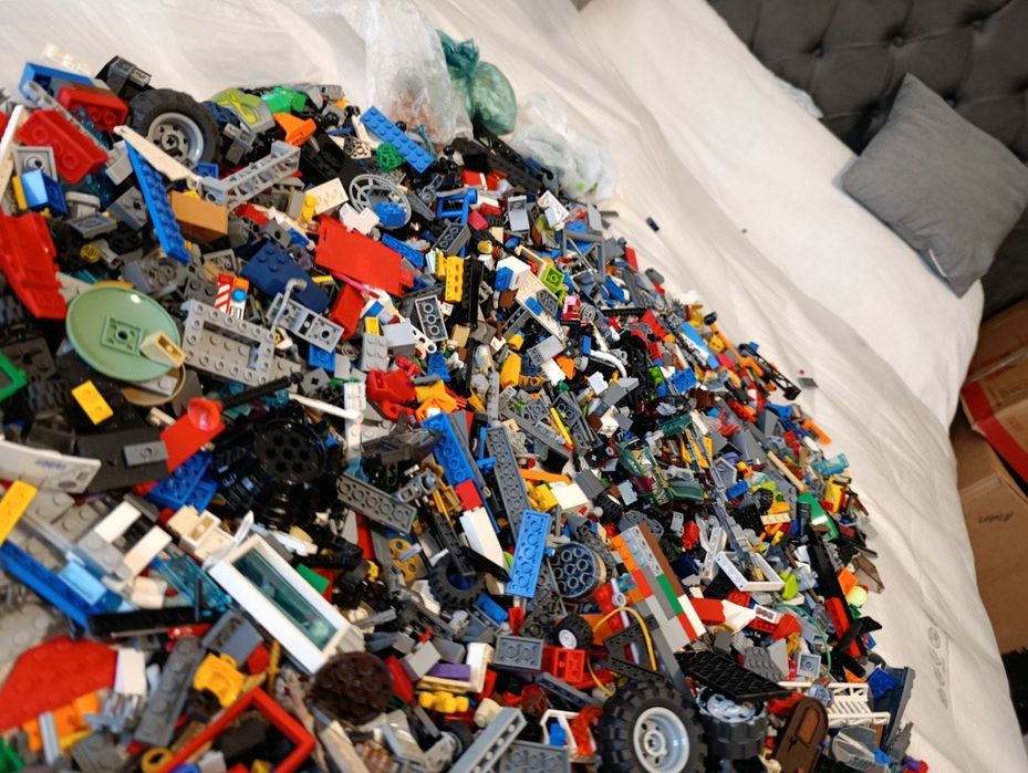 Vând lego 1kg=80  lei.      5kg=400lei