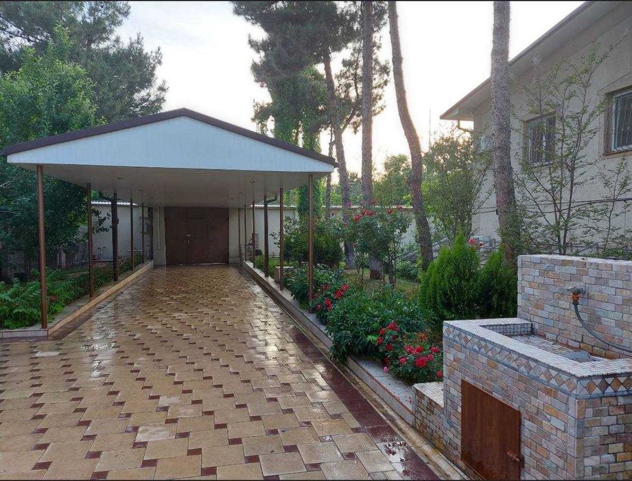 Бадамзар 11 соток с домом на 721 м²