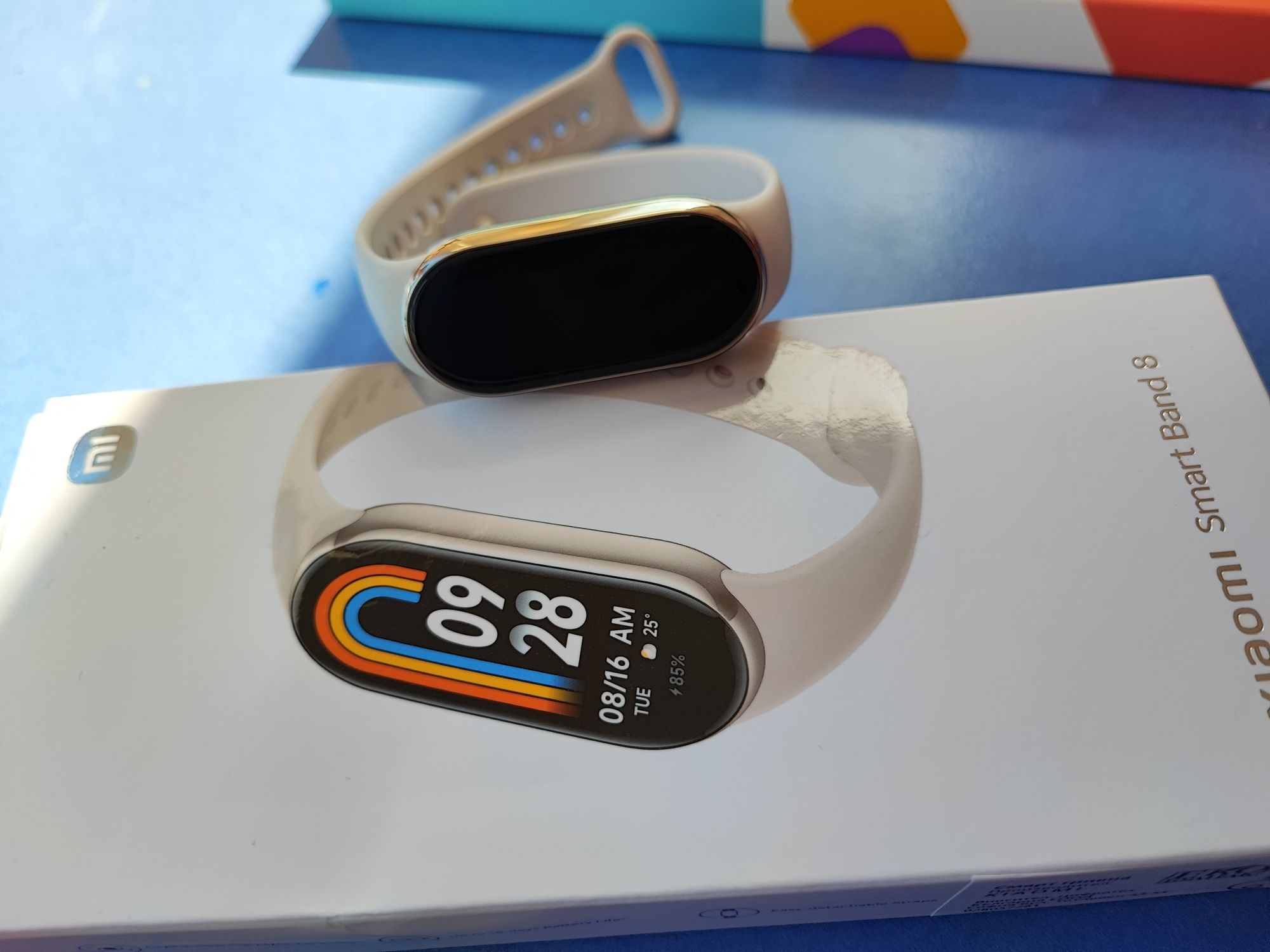 Чисто нова НА ЕДИН ДЕН mi band 8 smart гривна