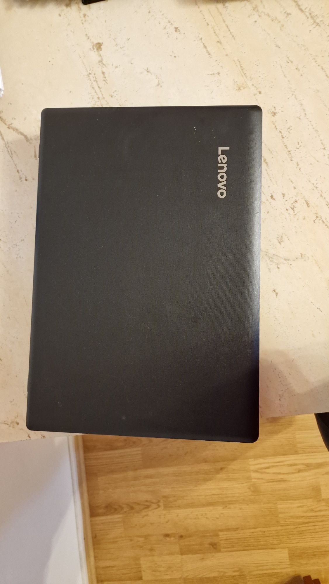 Vând laptop Lenovo