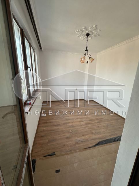 Продава се Тристаен апартамент в Варна, Цветен квартал - 80 кв.м за 1750 €/кв.м - Снимка #1