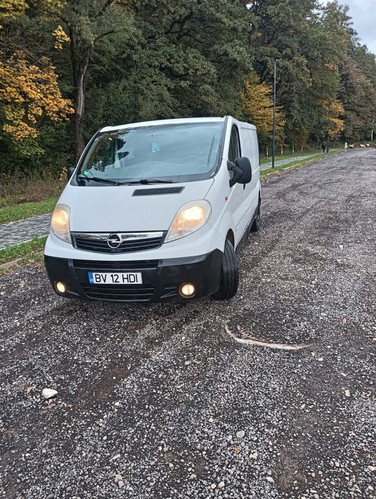 Vând Opel vivaro an 2013