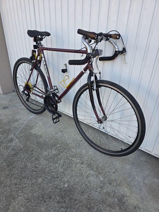 Bicicleta in stare buna cu cauciucuri noi