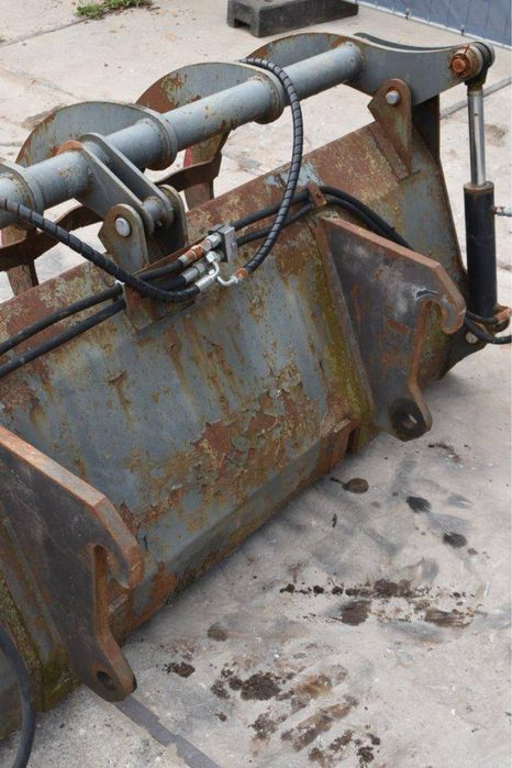 Cupa cu ghiare pelican incarcator frontal tractor