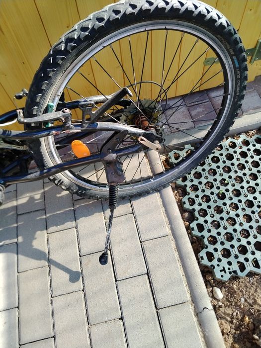 Vind bicicleta de dama La strada și  bicicleta pt copii defecta
