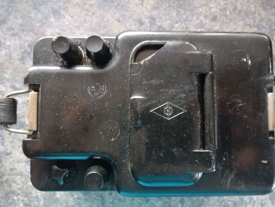 Мегаомметър М1101, произведен през 1959 г. в СССР.