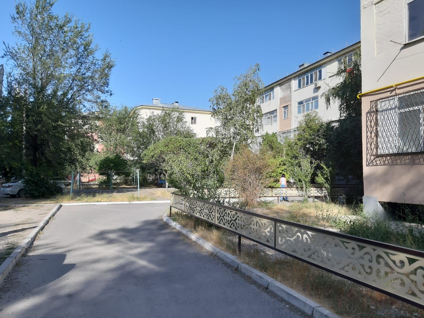 2-комн., 6 мкр., 4 этаж (лоджия, кирпич, улучшенная)