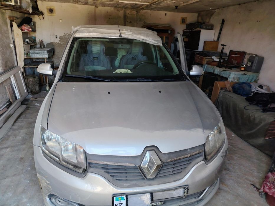 Renault Logan 2016 года выпуска.