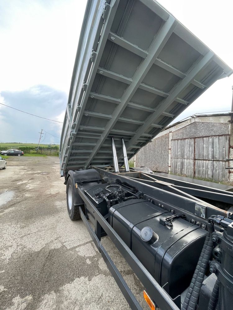 Camion cu macara basculabil volvo