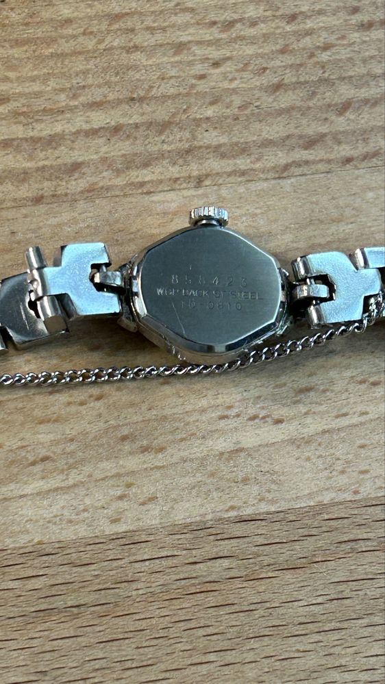 Запазен дамски Seiko от 60-тте години. Механичен с ръчно навиване.