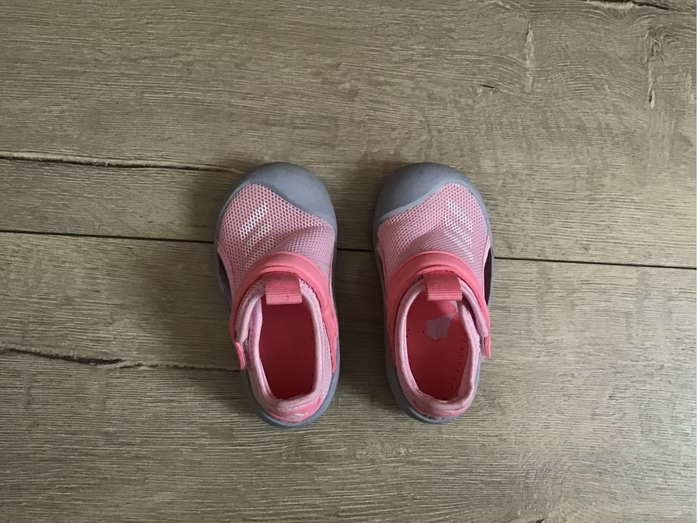 Vând sandale fetite Adidas marimea 21