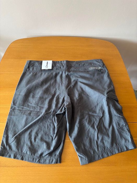 Къси панталони berghaus нови