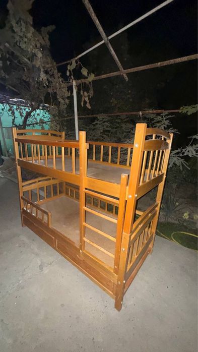 Двухъярусная кровать