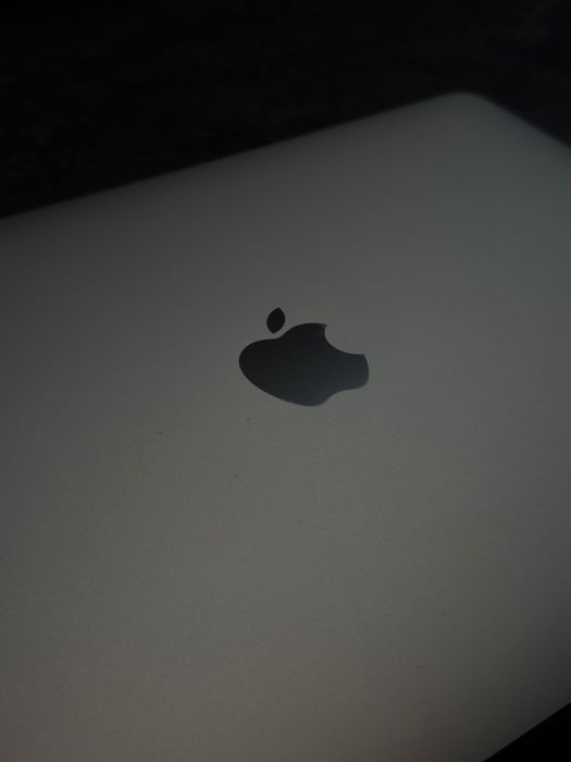 Продам MacBook Pro 13" M1 (2021)