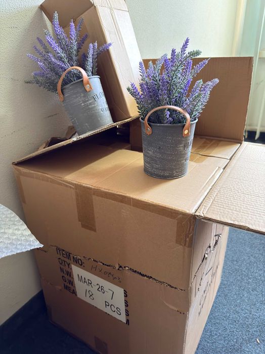 Flori artificiale în ghivece