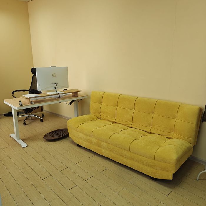 Продам диван желтый