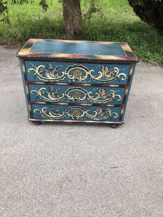 Comodă pictată vechi