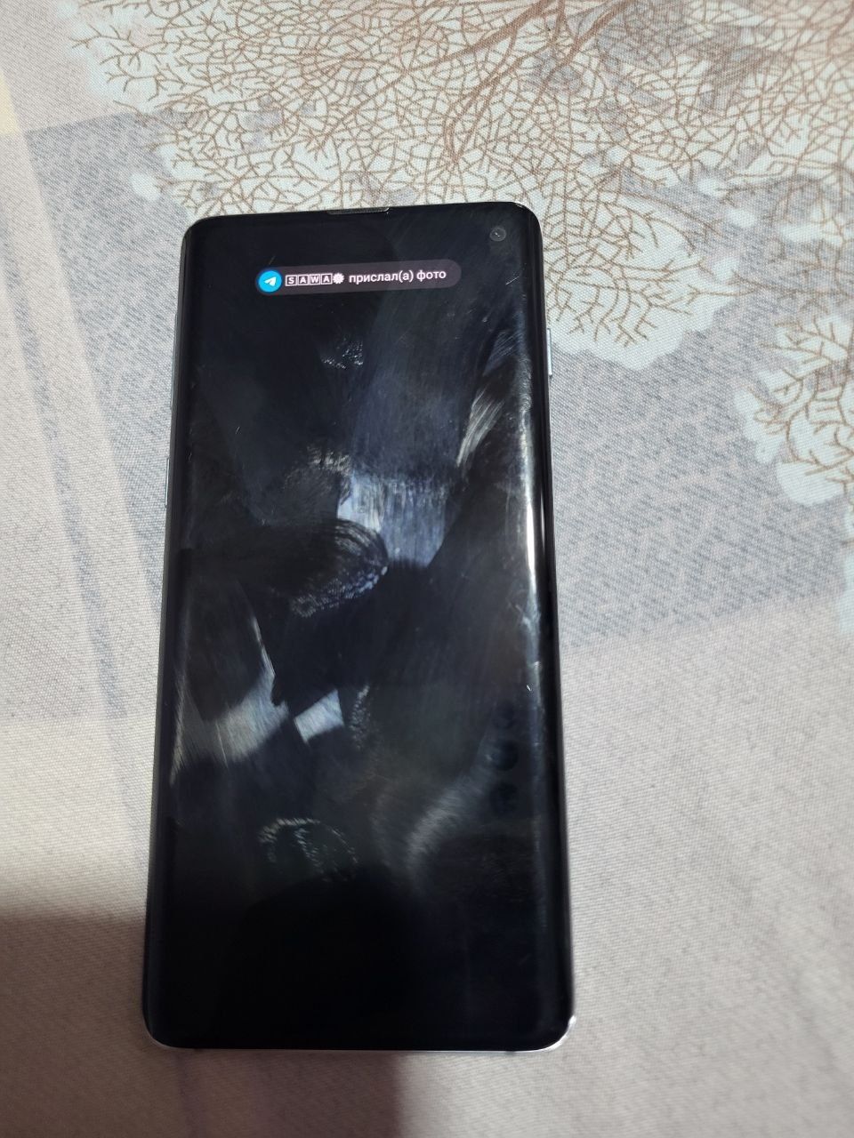 Samsung S10  8/128  сотилади 120$.