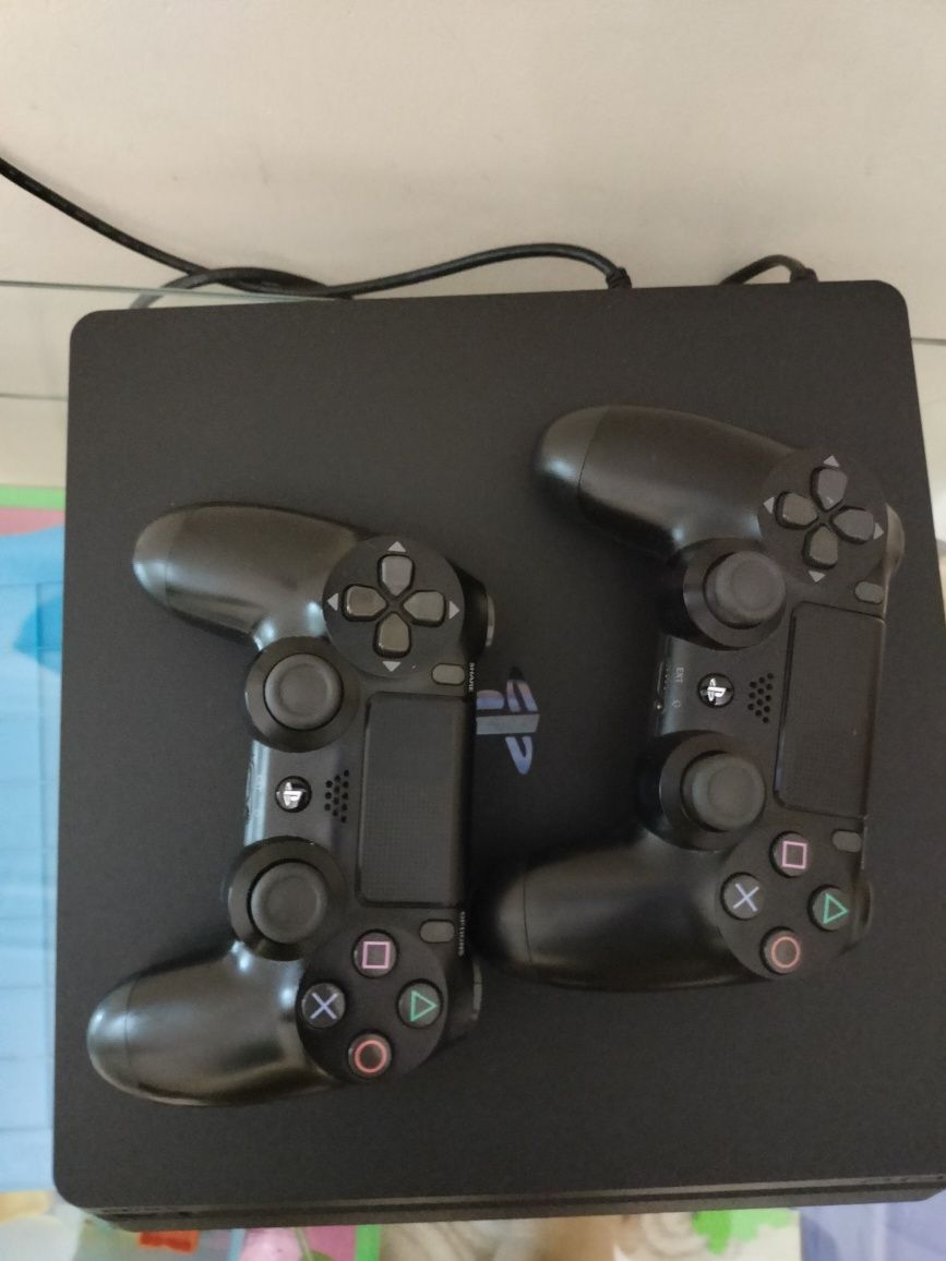 PS4 продается срочно!!!