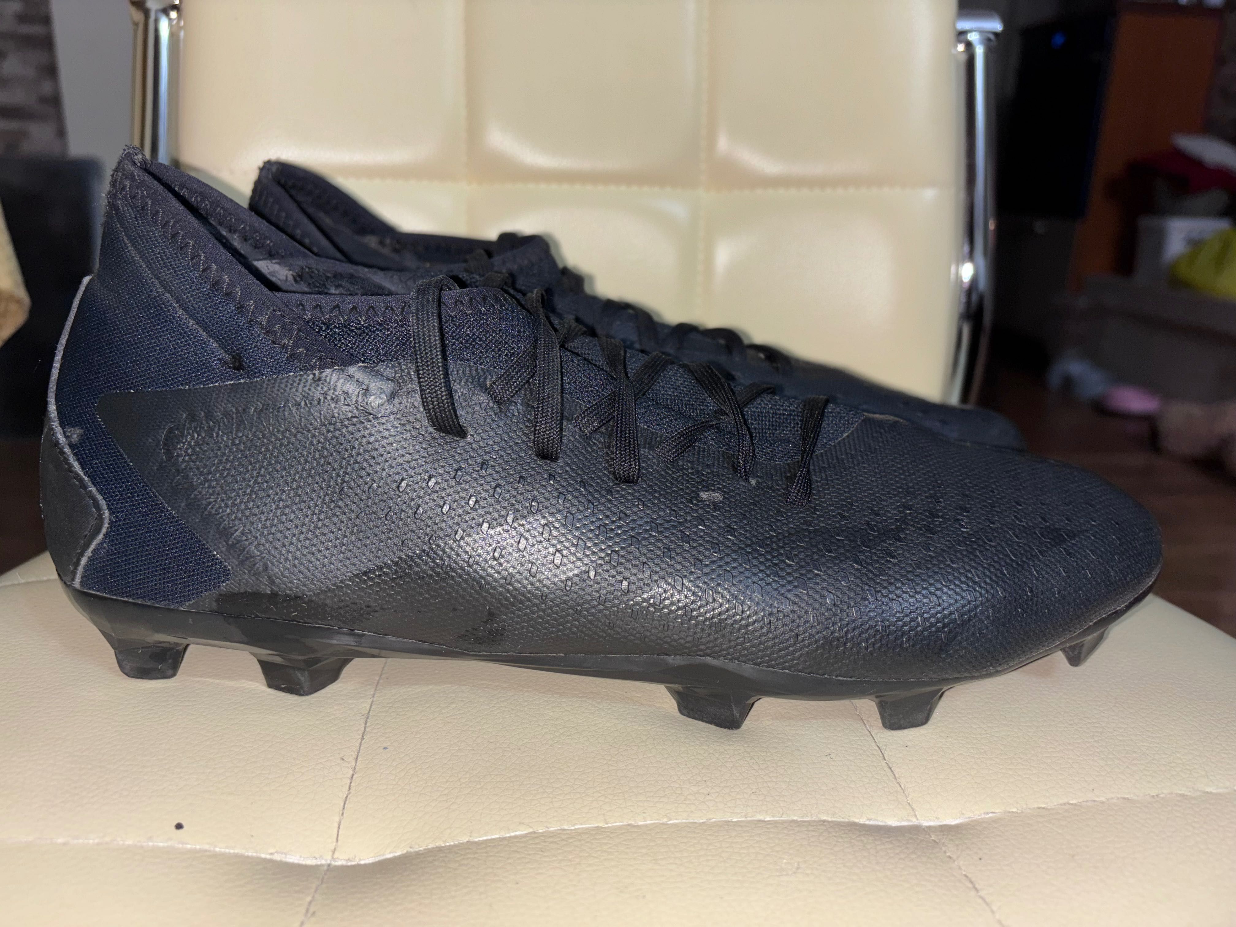 Футболни обувки, Бутонки Adidas 45 1/3 с подарък кори