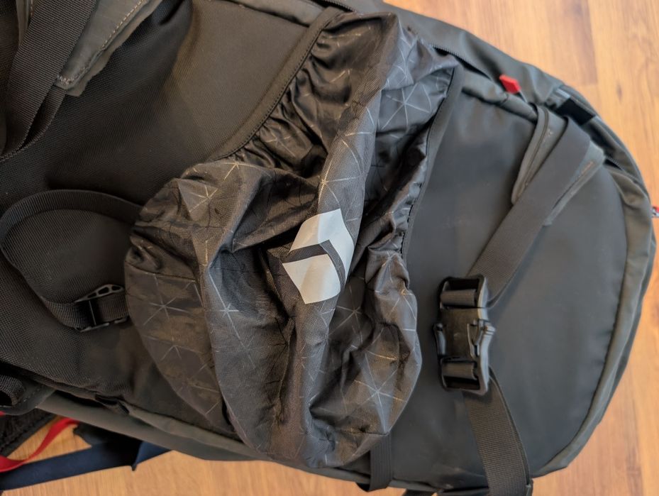 Vând rucsac cu airbag Black Diamond