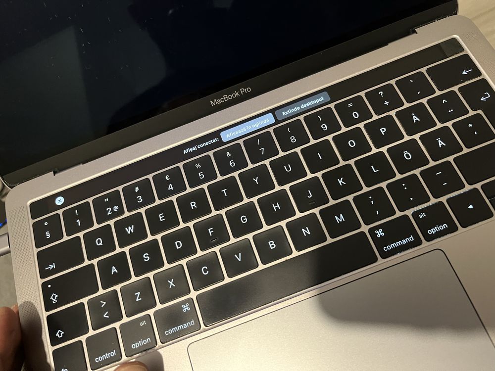 Macbook pro 2016 i5 doua nuclee , ecran defect