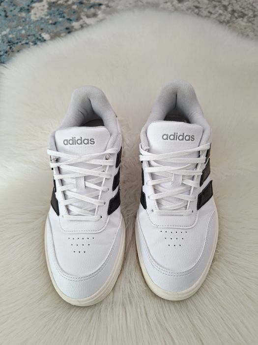 Adidași adidas nr 39 potriviți pentru 38.5 ..25 cm interior