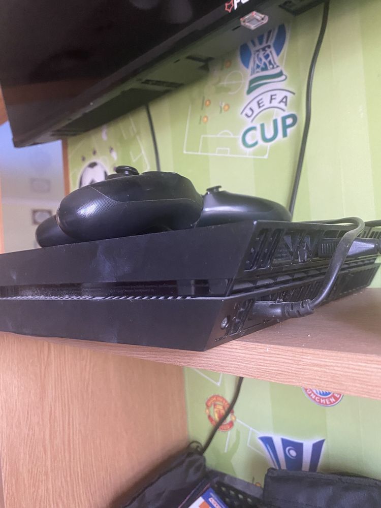 PS 4 с играми и дисками