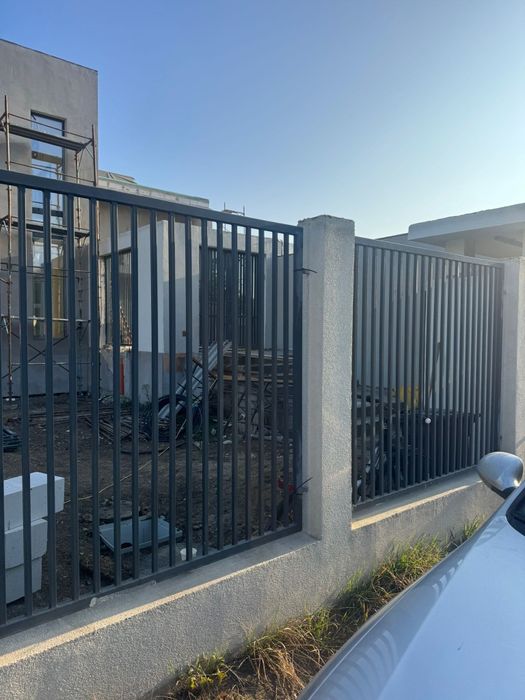 Vand poarta metalică și panouri de gard