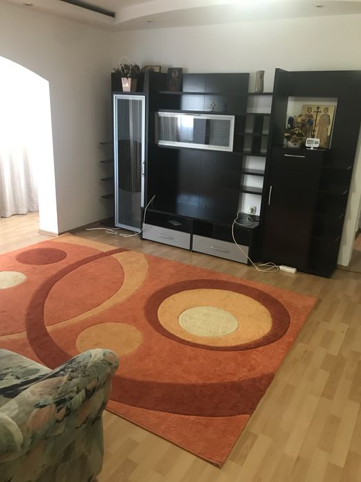 Inchiriez apartament