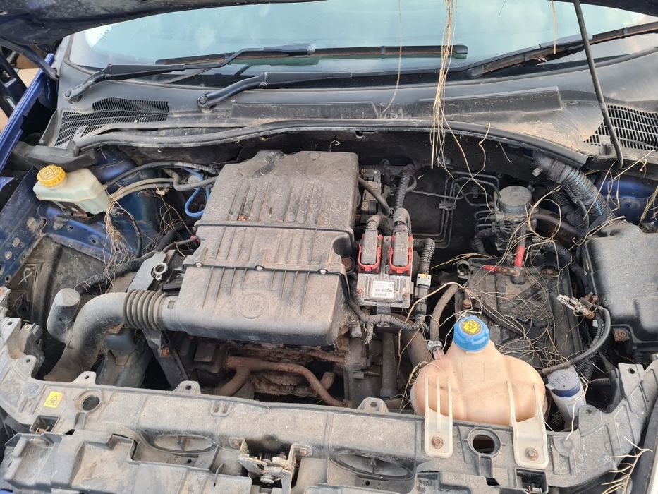 Dezmembrez Fiat Punto 1.2i 1.4i piese