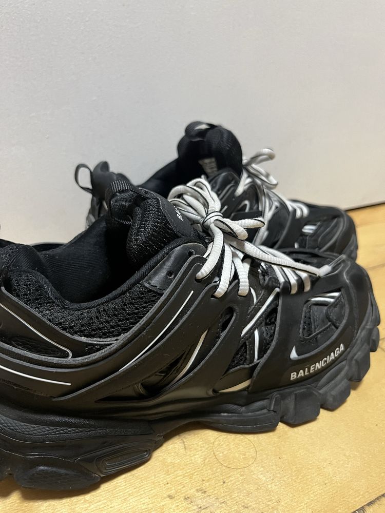 Balenciaga track