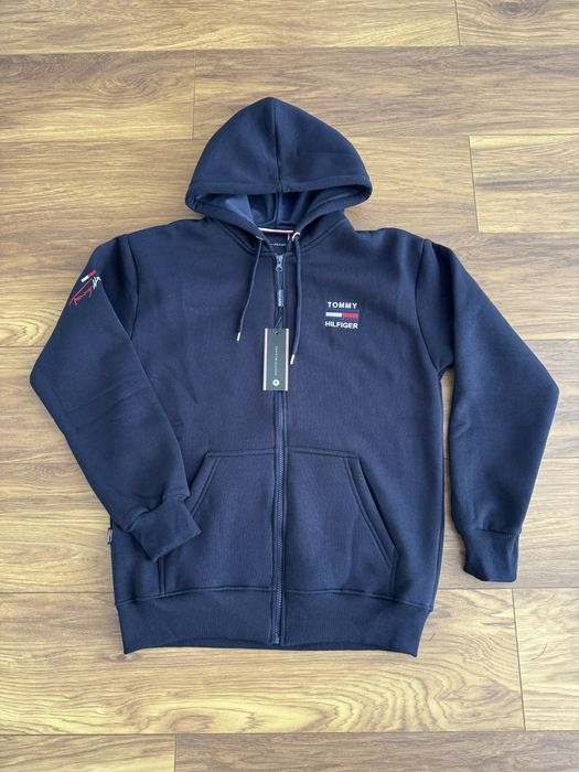 Мъжки суичър в тъмно син цвят!