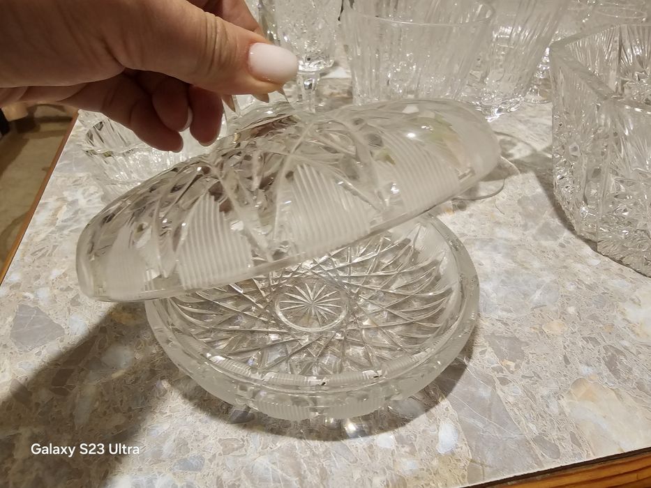 Продам посуду,недорого,казан,тарелки, чайник,хрусталь,сковорода