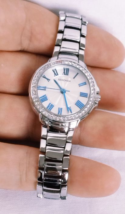 Ceas de dama Sekonda Classic Quartz, cadran argintiu, bratara din otel