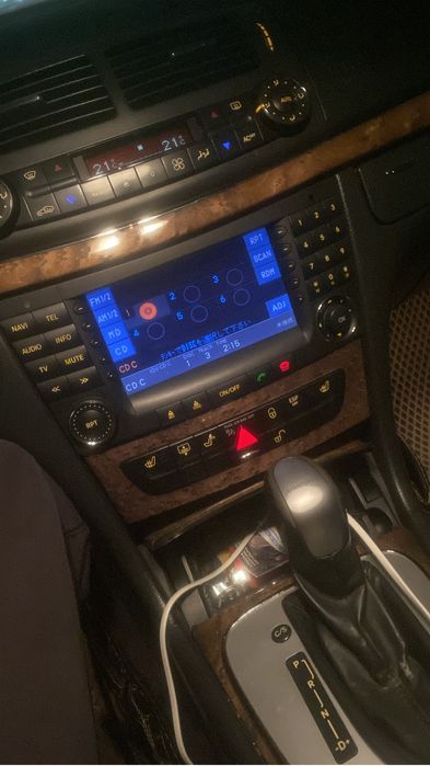 Продам магнитолу w211