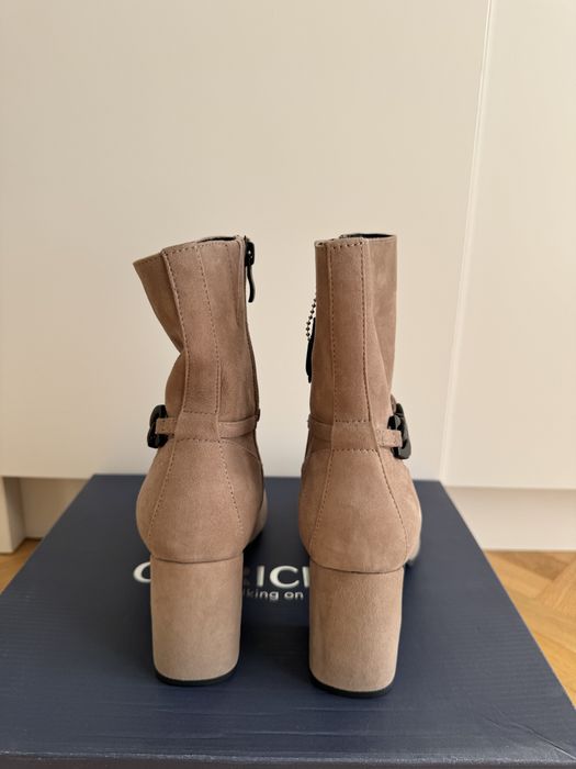 Botine cu toc marime 38 piele intoarsa noi