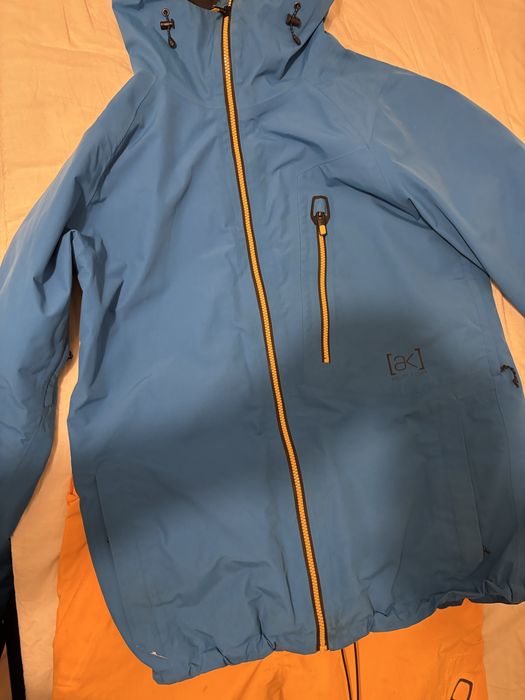 яке и панталон AK