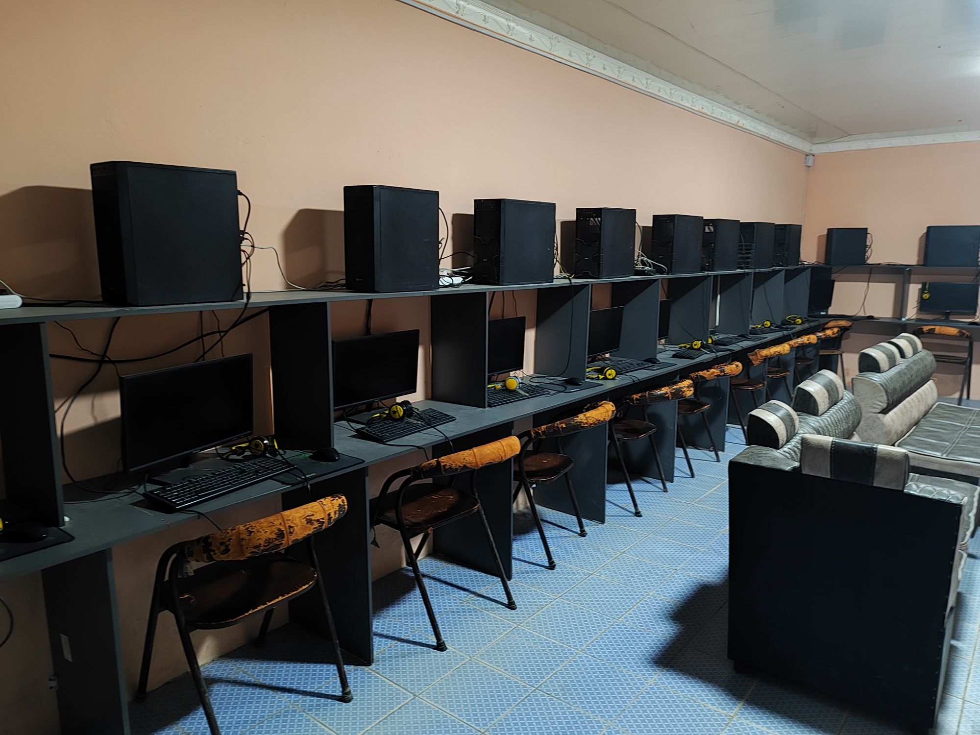 Game Club uchun kompyuter va playstation sotiladi