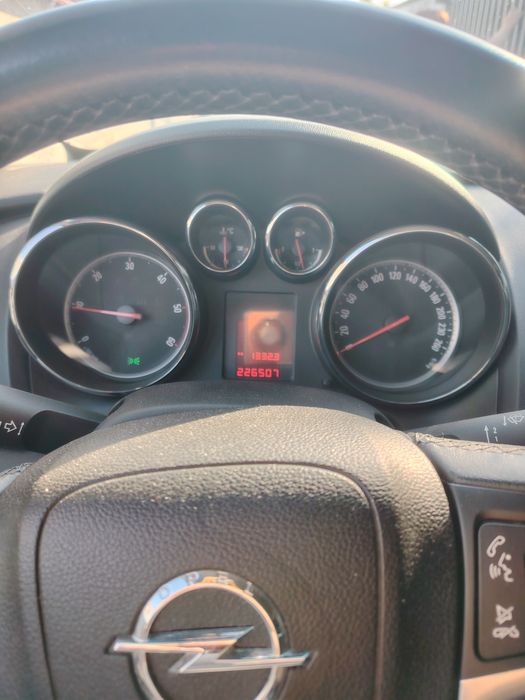 Opel astra J 2011