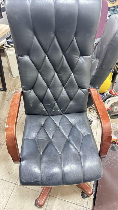 Продаю Офисные кресла.