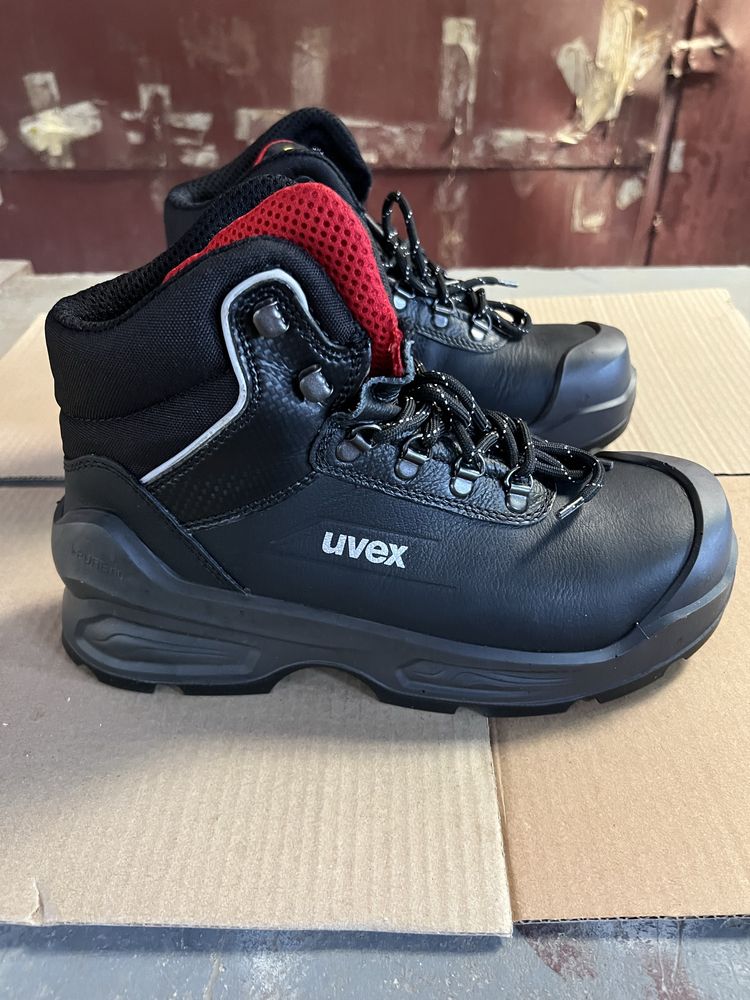 Vand bocanci protectie Uvex marimea 40