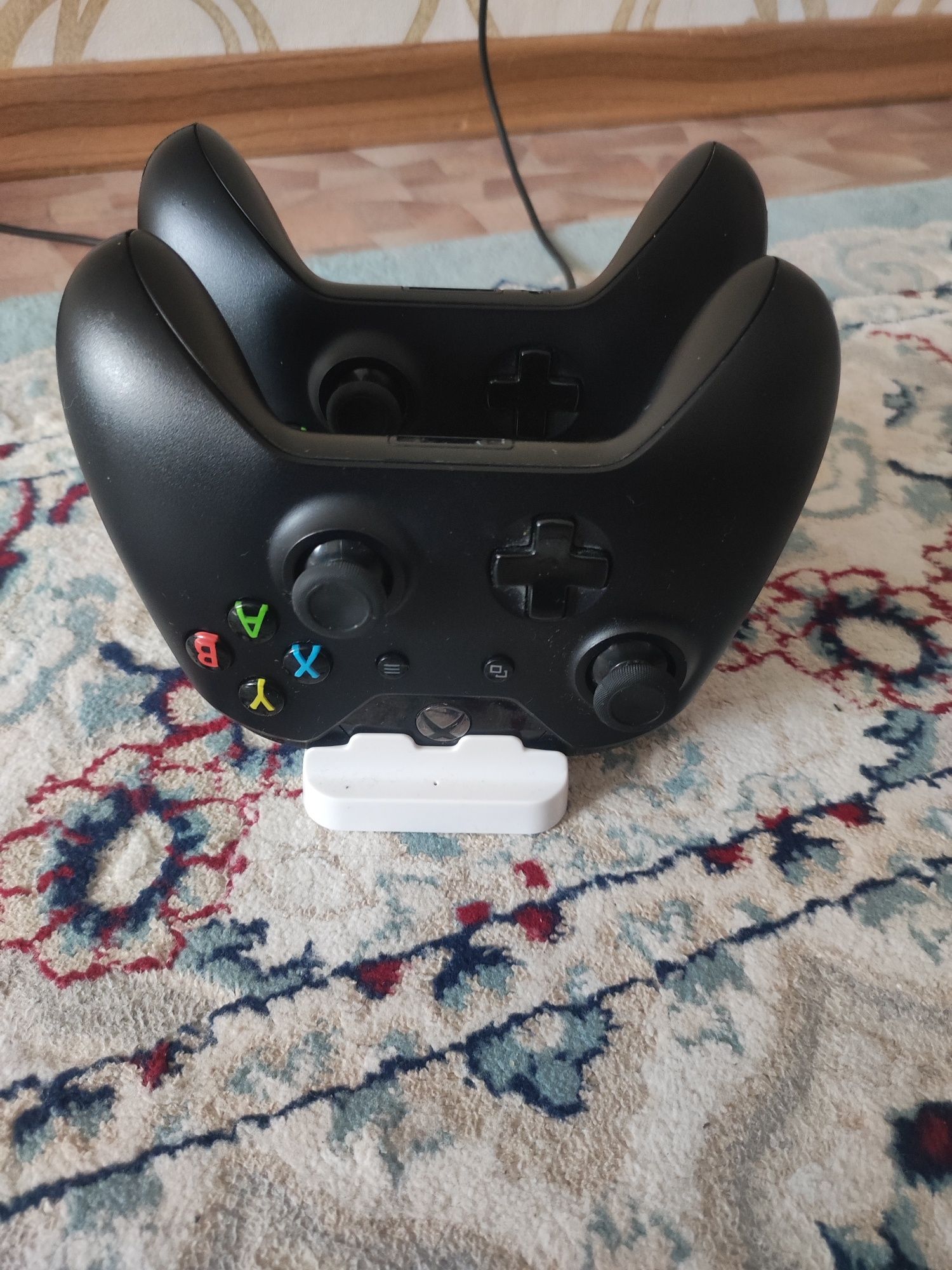 Продам докстанцию и 2 аккумулятора для Xbox One, Xbox one S, Xbox OneX