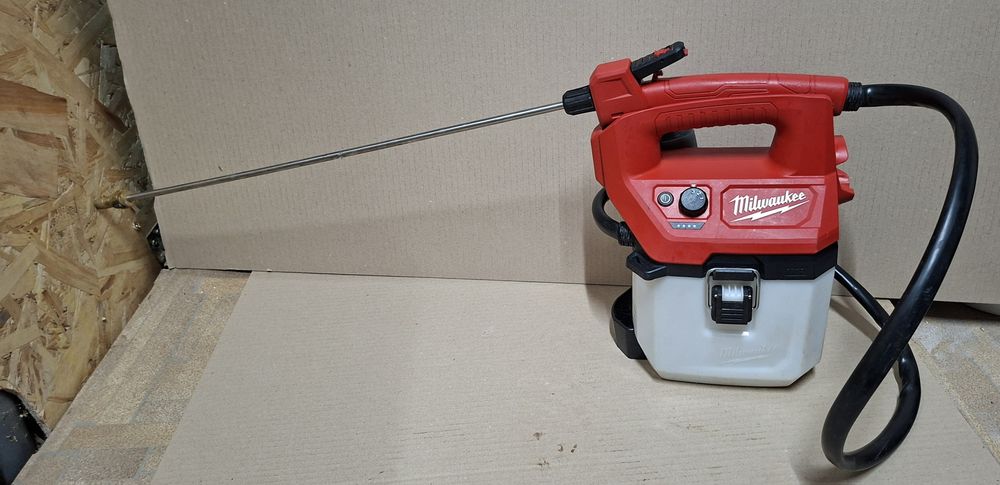 Milwaukee pulverizator